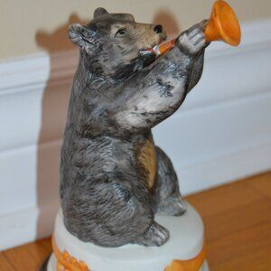 Vintage 1970 brown bear music box, made in Japan